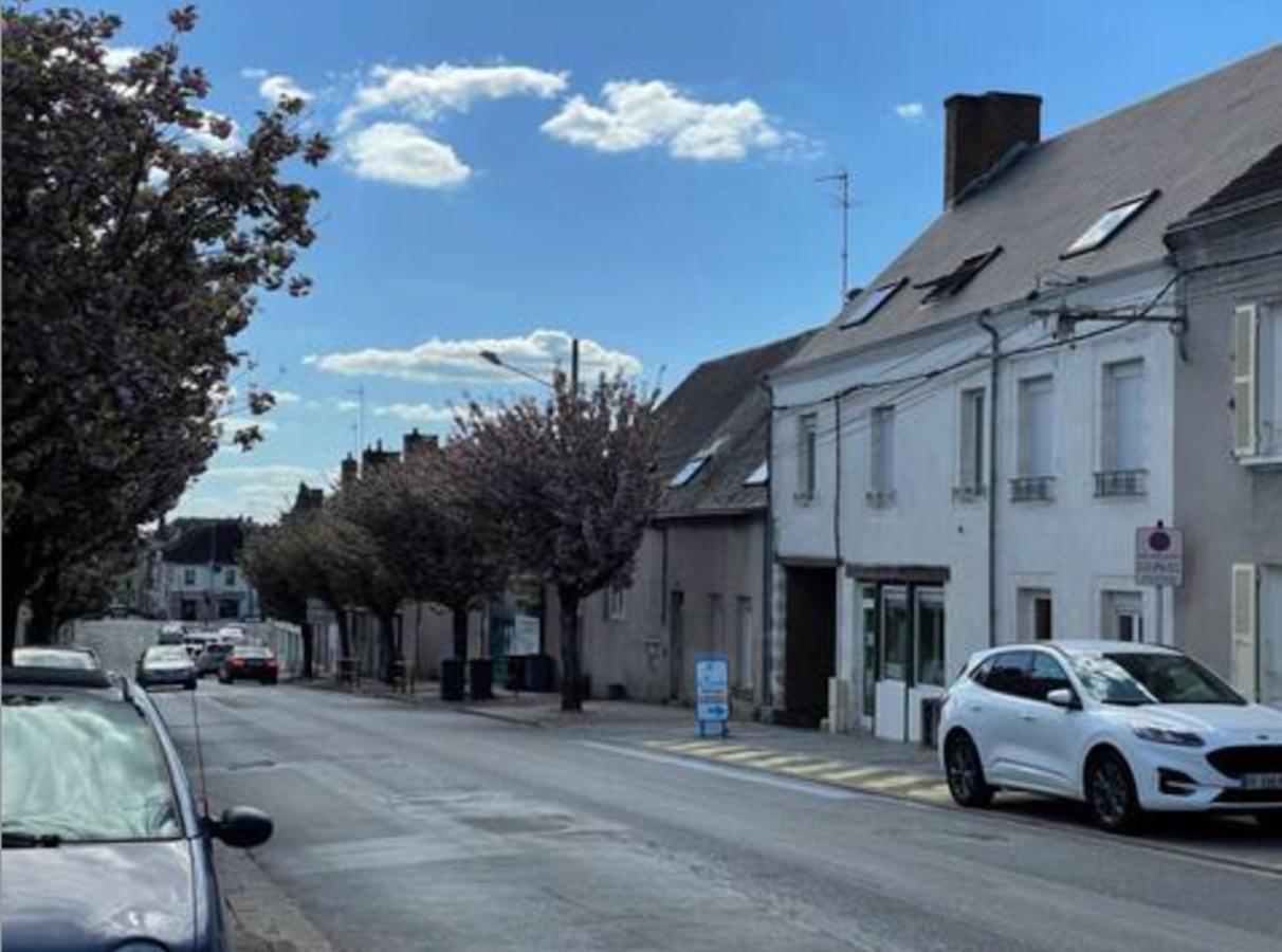 Appartement Avec Parking Gratuit Et Wifi Vierzon Eksteriør bilde