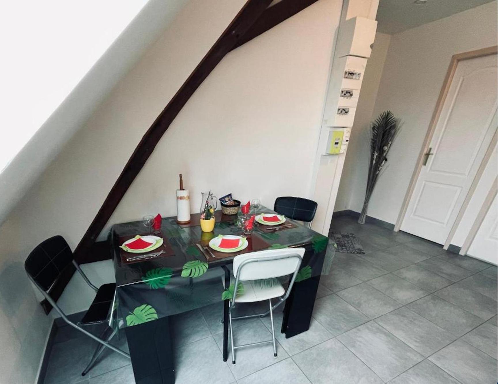 Appartement Avec Parking Gratuit Et Wifi Vierzon Eksteriør bilde